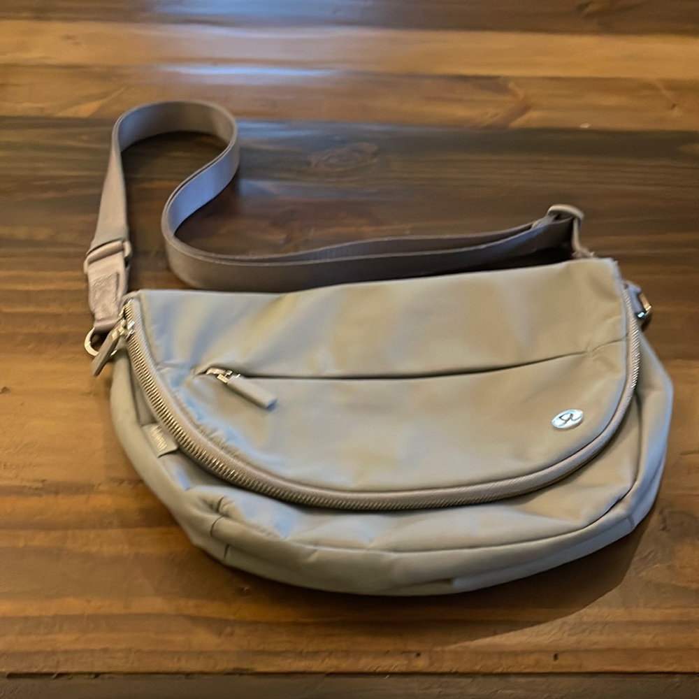 Lululemon 5L festival bag